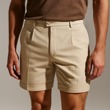 Shorts pour hommes avec plis et poches – beige et polyvalents