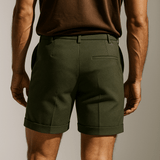 Shorts pour hommes avec plis et poches – vert et polyvalent