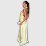ZEYNEP | Elegantes Satin-Maxikleid mit Halter-Ausschnitt