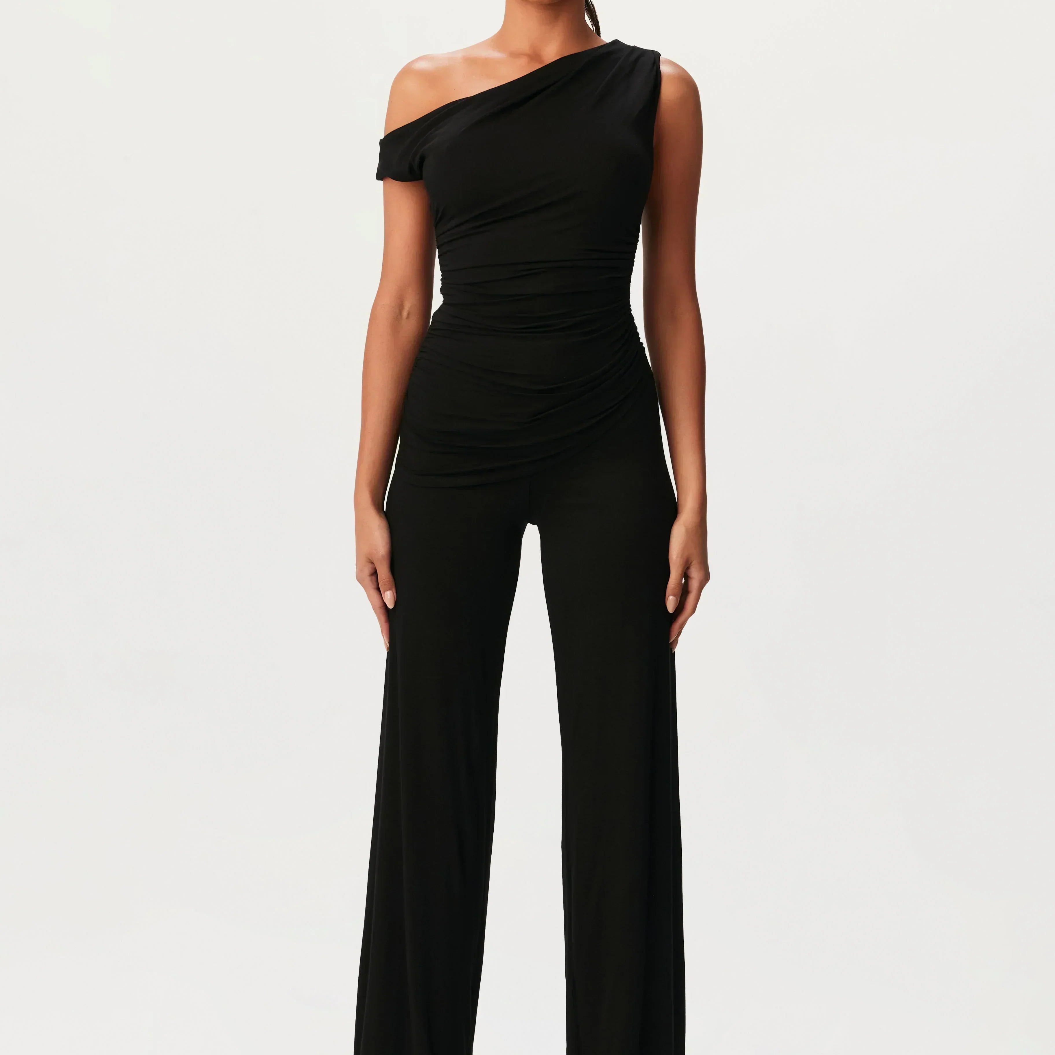 Lúcia Ember - Elegantes asymmetrisches Set